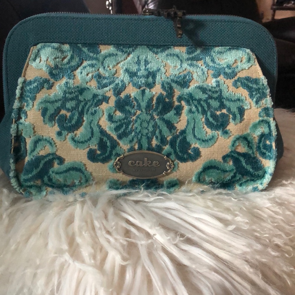 A “Cake by Petunia” diaper bag.